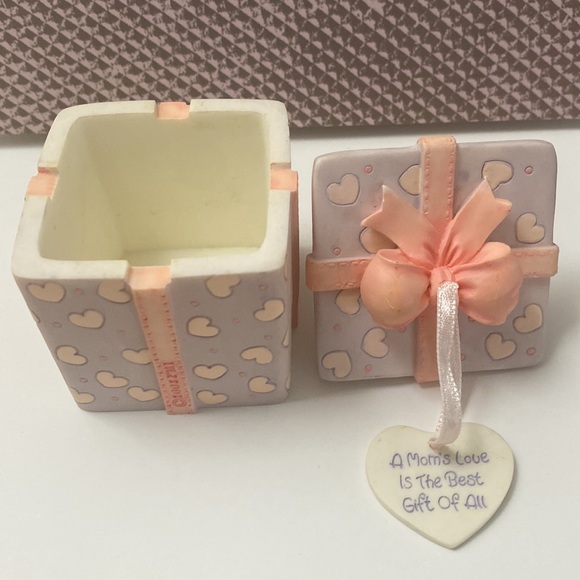 2003 Precious Moments, For Mom, Mom’s love is the Best Gift of all. - Picture 5 of 8